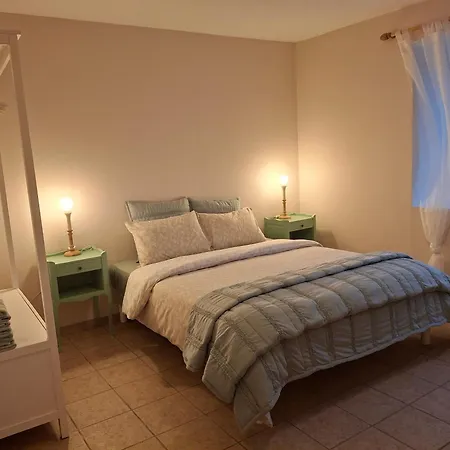 Les Volets Verts 'the Shutters' Tatil Evi *